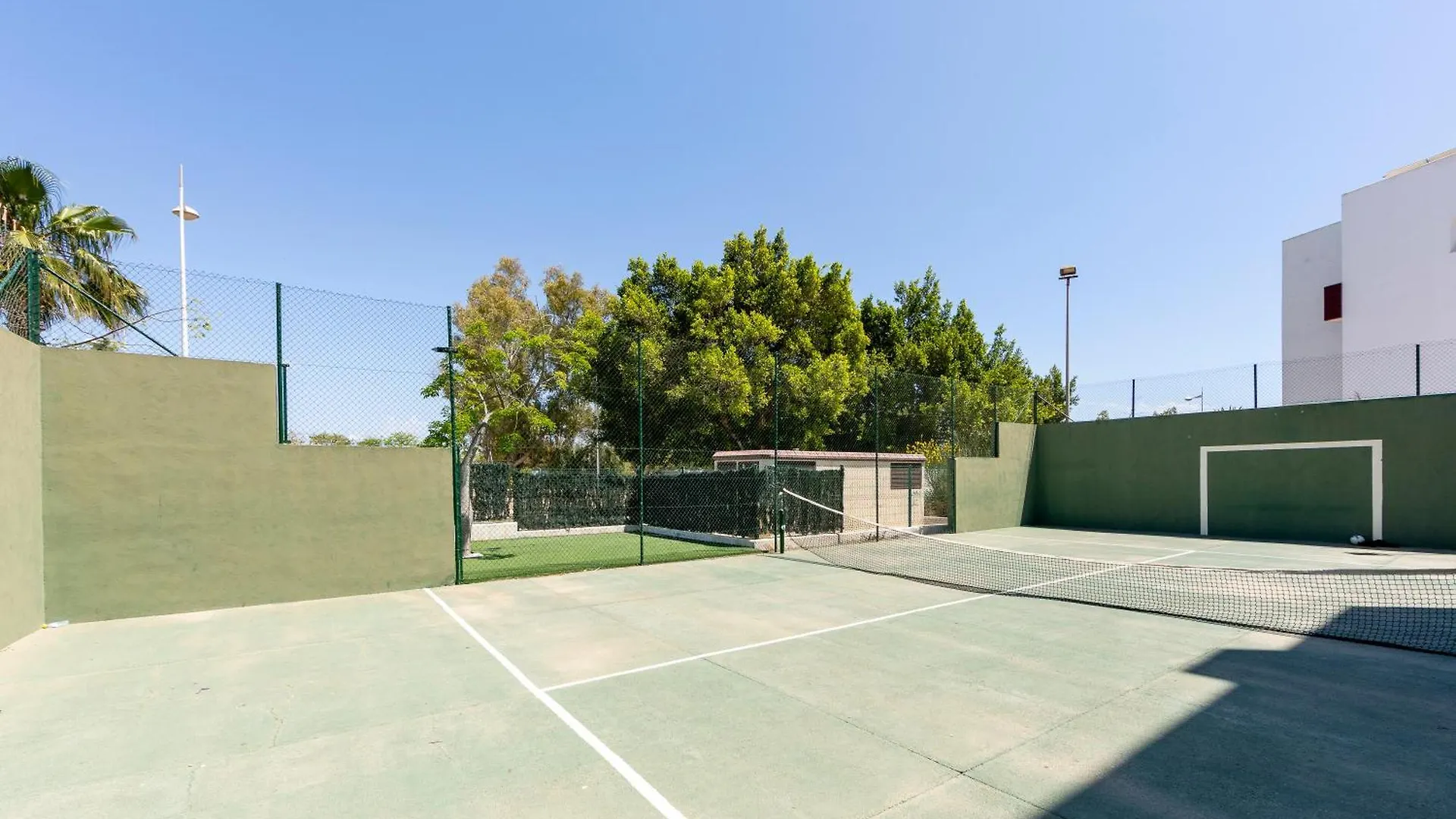 Atico Nuevo Con Piscina Lejlighed Almería