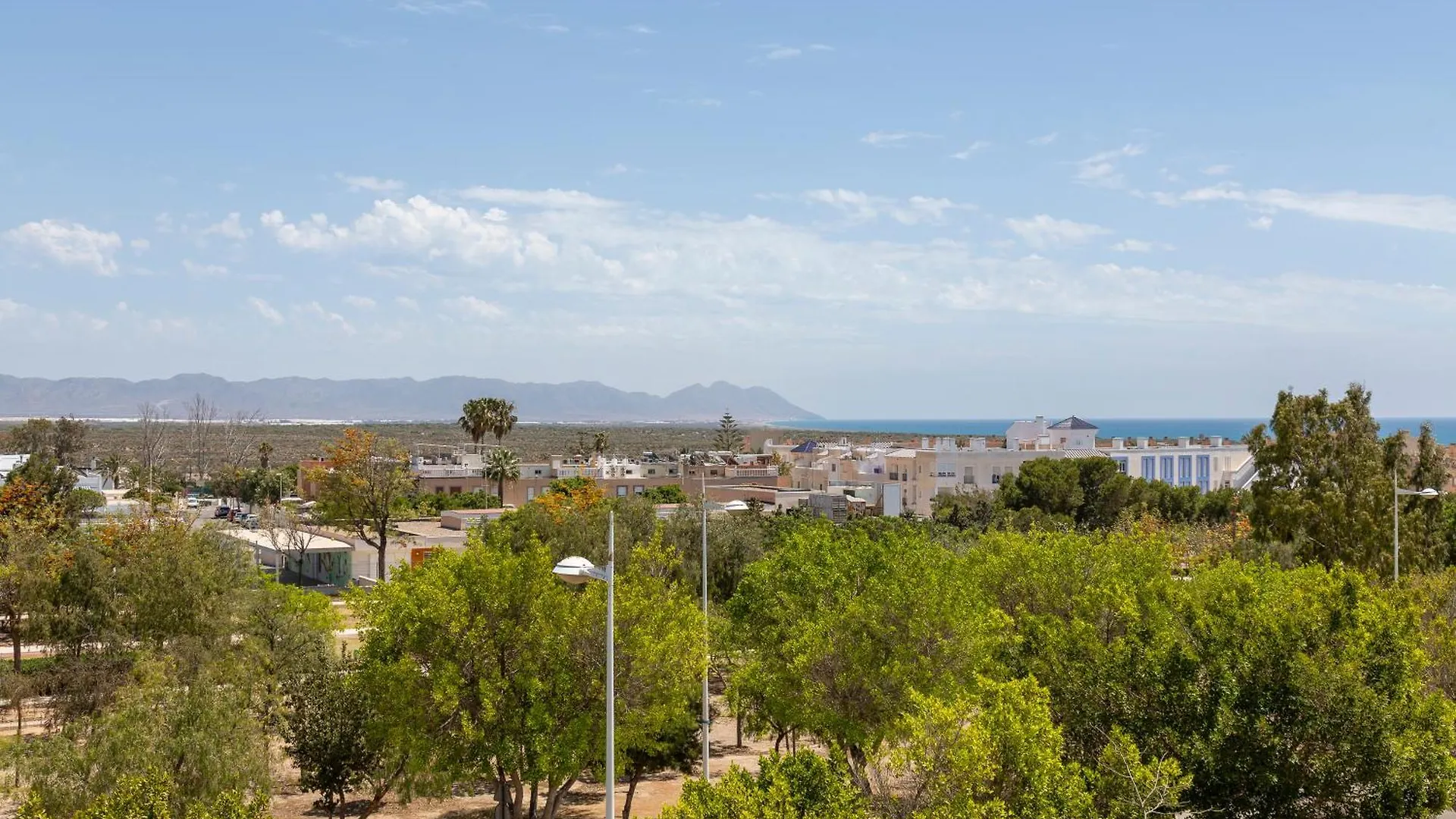 Atico Nuevo Con Piscina Lejlighed Almería