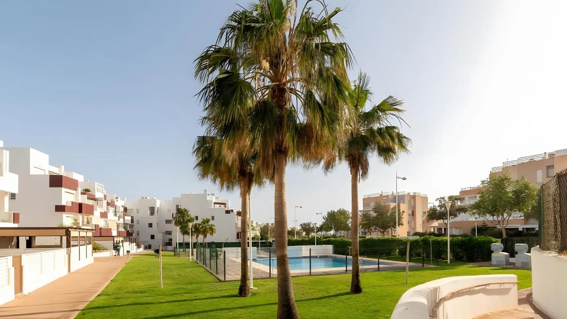 Atico Nuevo Con Piscina Lejlighed Almería
