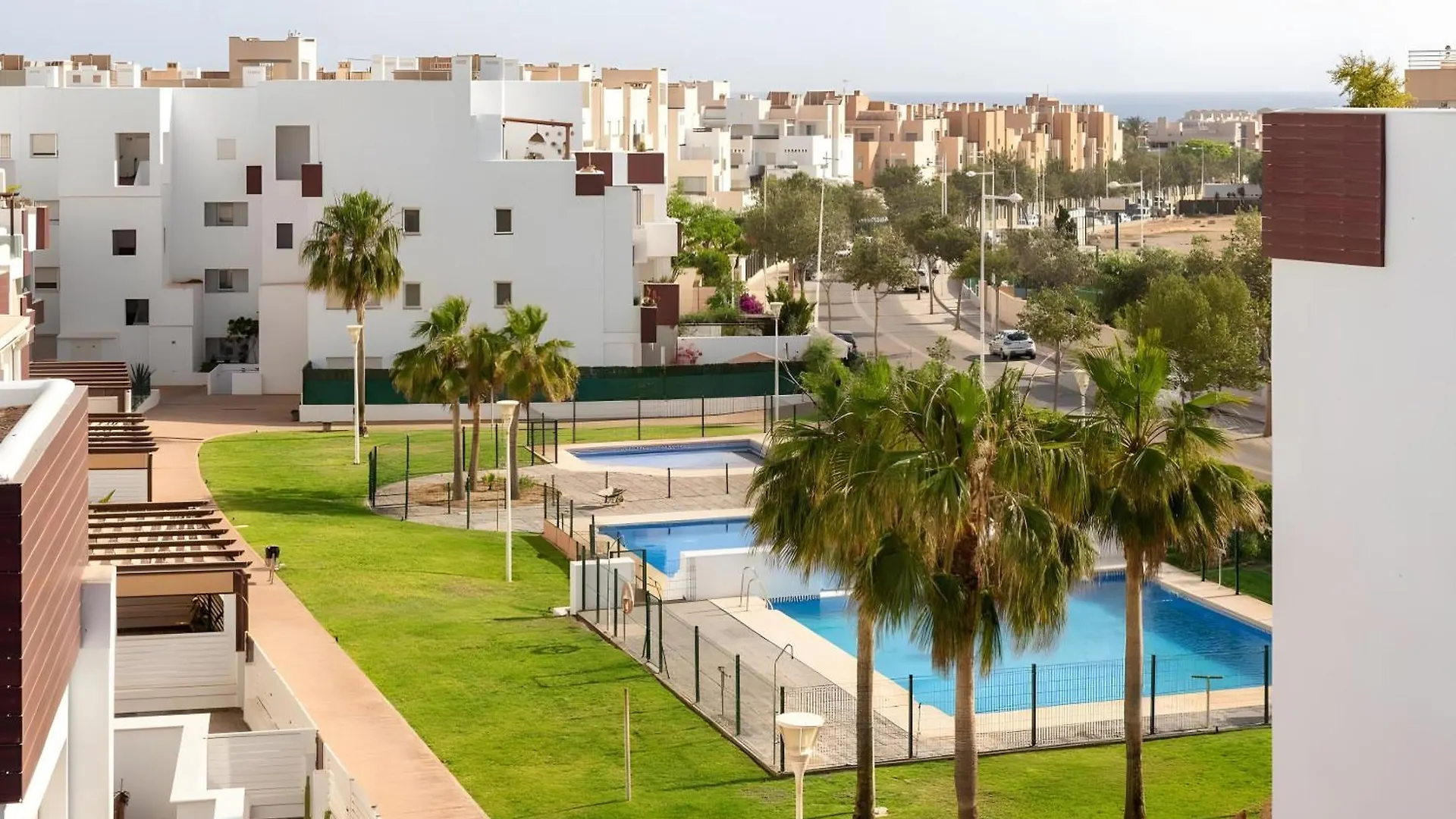 Atico Nuevo Con Piscina Lejlighed Almería